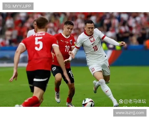 莱万多夫斯基个人数据与荣誉匹配度解析：历史地位如何评估