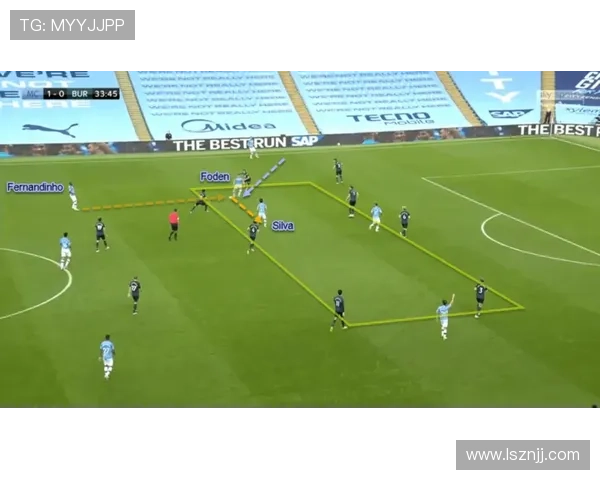 福登伪边锋内收作为中场连接器的战术解析